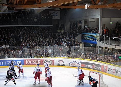 Volles Haus in Linz Liwest Black Wings Linz vs EC Red Bull Salzburg