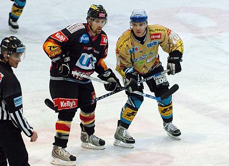 #76 Aaron Fox, Stuermer, Vienna Capitals und die #20 Brad Purdie, Stuermer, Liwest Black Wings Linz. 2 Top Scorer der Erste Bank Liga. 