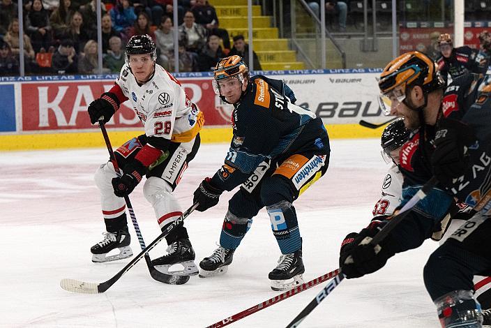 Christian Bull (Bemer Pioneers Vorarlberg), Brodi Stuart (Steinbach Black Wings Linz), Matt MacKenzie (Steinbach Black Wings Linz) Steinbach Black Wings Linz vs Bemer Pioneers Vorarlberg, Linz AG Eisarena 