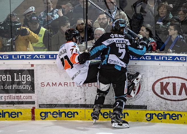 Brian Lebler (EHC Liwest Black Wings Linz), Erik KirchschlÃ¤ger (Moser Medical Graz 99ers) EHC Liwest Black Wings Linz - Graz 99ers, Play Offs, Viertelfinale