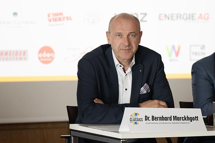 Leiter Konzernkommunikation der Raiffeisenlandesbank OÖ Dr. Bernhard Marckhgott Pressekonferenz Int. Raiffeisen Oberösterreich Rundfahrt (UCI Kat. 2.2), Olympiazentrum Linz  