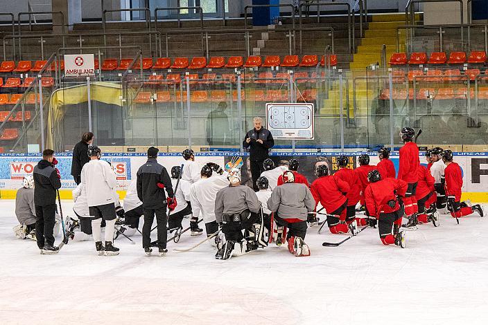 Nationalteam Trainer Roger Bader (AUT), leitet das Training in Linz, Eishockey Nationalteam, Trainingscamp Linz, Oberösterreich