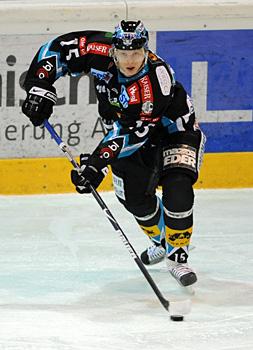 #15 Matthias Iberer, Stuermer, Liwest Black Wings Linz