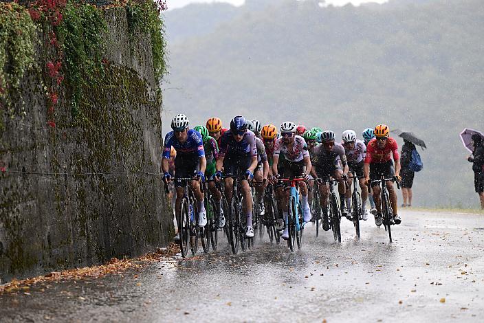 Das Peleton im Anstieg nach La Rosina bei Marostica, 3rd Veneto Classic UCI 1.1 Pro Bassano del Grappa