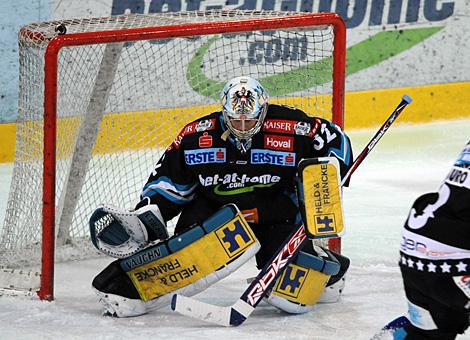 #32 Alex Westlund, Tormann, Liwest Black Wings Linz.