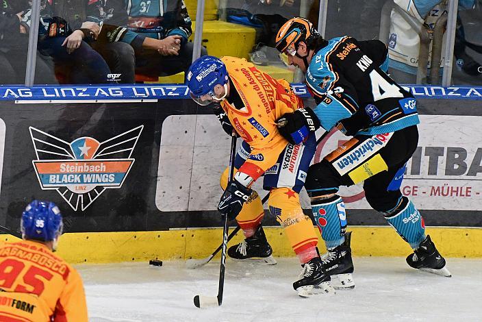 Graham Knott (Steinbach Black Wings Linz), Michele Stevan (Migross Supermercati Asiago Hockey 1935)  Win2Day ICE Hockey League,  Steinbach Black Wings Linz vs  Migross Supermercati Asiago Hockey 1935,  Linz AG Eisarena 