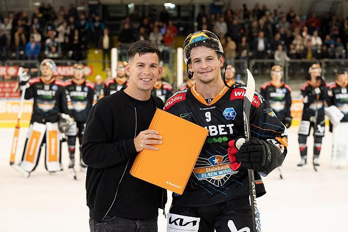 Peter Michorl (LASK), Spieler des Abends Emilio Romig (Steinbach Black Wings Linz), Steinbach Black Wings Linz vs EC KAC, 8. Runde ICE Hockey League, Steinbach Black Wings Linz, Linz AG Eisarena 