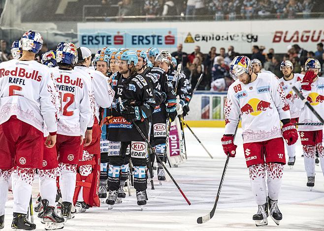 Alexander Cijan (EHC Liwest Black Wings Linz) und Linz feiert den 5 zu 4 Overtime Sieg,  Red Bull Salzburg vs EHC Liwest Black Wings Linz