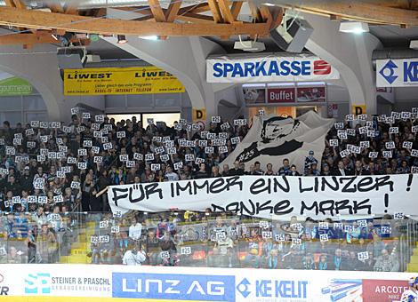 Die Fans bedanken sich bei Mark Szuecs Liwest Black Wings Linz