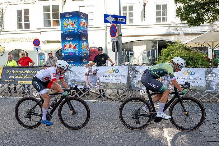 Im Trikot der Führenden in der Radliga Lydia Ventker (GER, MAXX-Solar Linding Woman Racing RG), Helena Bieber (GER, MAXX-Solar Linding Woman Racing RG), Braunau, Kriterium, ÖRV RadLiga, Radsport, Radliga, ÖRV, Damen Elite, 