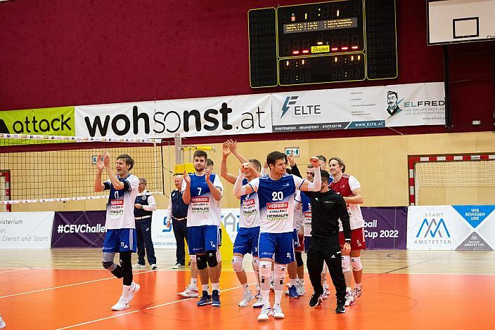 Das Team des Lausanne UC feiert den Sieg in Amstetten Volleyball CEV Challenge Cup VCA Amstetten NÖ vs Lausanne UC (Schweiz)