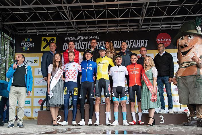 Alle Trikoträger der OÖ Tour, v.l. Paul Resch (Präsident LRV Oberösterreich), Daan Soete (BEL, Team Deschacht - Group Hens - Containers Maes), Timo Kielich (BEL, Alpecin-Deceuninck Development Team), Luka Vergalitto (ITA, Alpecin-Deceuninck Development Team), Davide de Cassan (ITA, Cycling Team Friuli ASD), Martin Messner (AUT, WSA KTM Graz pb Leomo), 3. Etappe St.Florian/Asten  - Hinterstoder, Int. Raiffeisen Oberösterreich Rundfahrt UCI Kat. 2.2