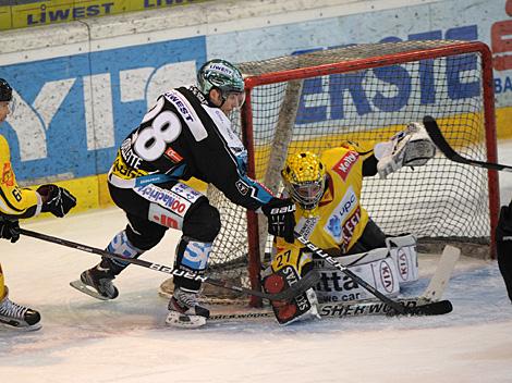 Mike Ouellette, Linz vot Tormann Sebsatian Stefaniszin, Vienna, EHC Liwest Black Wings Linz vs. UPC Vienna Capitals, Viertelfinale