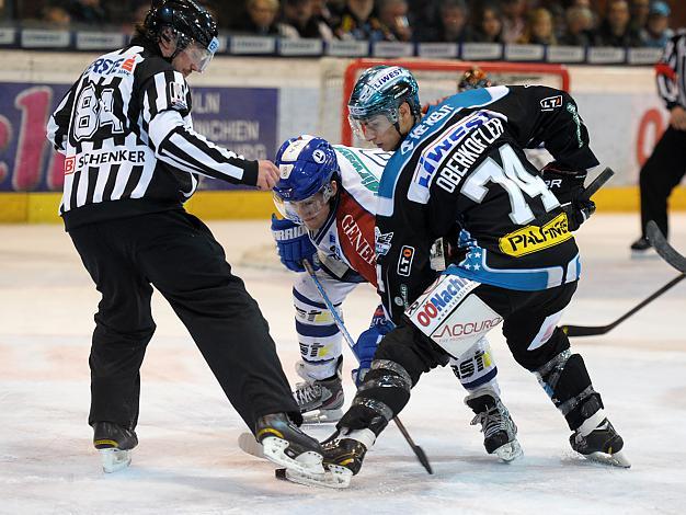 Daniel Oberkofler, Linz und Brandon Buck, Zagreb EHC Liwest Black Wings Linz vs KHL Medvescak Zagreb