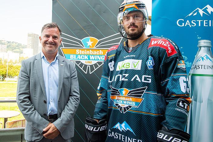 v.l. Präsident Peter Nader (Steinbach Black Wings Linz), Andreas Kristler (Steinbach Black Wings Linz) Pressekonferenz Steinbach Black Wings Linz, Linz AG Eisarena