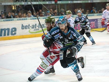 Sebastien Piche, Linz und ein Bozner, EHC Liwest Black Wings Linz vs HCB Suedtirol, 5. Viertelfinale