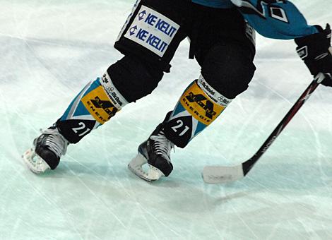 Die Eislaufschuhe von #21 Philipp Lukas, Stuermer, EHC Liwest Black Wings Linz