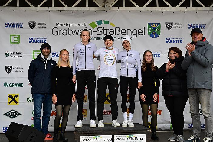 Podest U23 2. Platz Amelie Cooper (GBR, Union Raiffeisen Radteam Tirol), Siegerin Elisa Winter (AUT, Union Raiffeisen Radteam Tirol), 3. Platz Franziska Ehrenreich (AUT, Union Raiffeisen Radteam Tirol) Road Cycling League, Judendorf - Plesch, Stmk