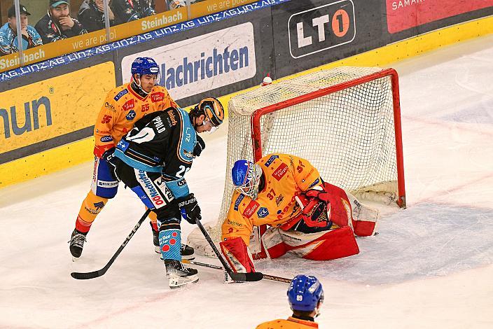 Kilian Rappold (Steinbach Black Wings Linz), Tormann Justin Fazio (Migross Supermercati Asiago Hockey 1935),  Win2Day ICE Hockey League,  Steinbach Black Wings Linz vs Migross Supermercati Asiago Hockey,  Linz AG Eisarena 