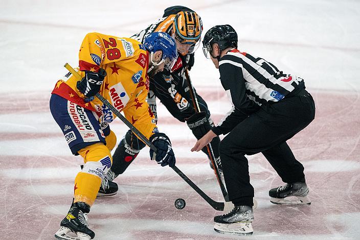 Luke Moncada (Migross Supermercati Asiago Hockey 1935), Marco Brucker (Steinbach Black Wings Linz) Steinbach Black Wings Linz vs Migross Supermercati Asiago Hockey 1935, 14. Runde ICE Hockey League, Steinbach Black Wings Linz, Linz AG Eisarena 