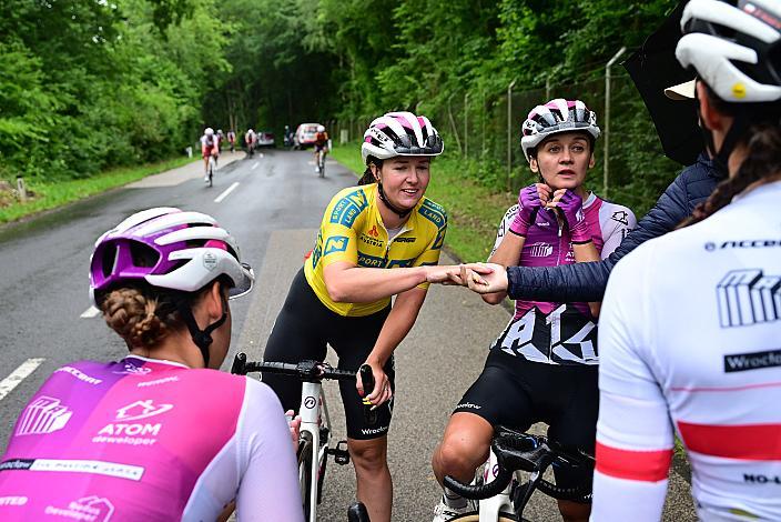 Im gelben Trikot Nikola Bajgerova (CZE, MAT Atom Deweloper Wroclaw) Etappensieger Katarzyna Wilkos (POL, MAT Atom Deweloper Wroclaw), Amstetten. 3. Etappe Sportland NOE WOMENS  KIDS Tour