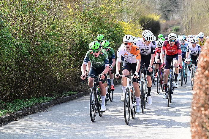 Peloton mit Josef Dirnbauer (AUT, Hrinkow Advarics), Paul Buschek (AUT, Schwingshandl Intralogistics),  65. Rad Saison Eroeffnungsrennen Leonding