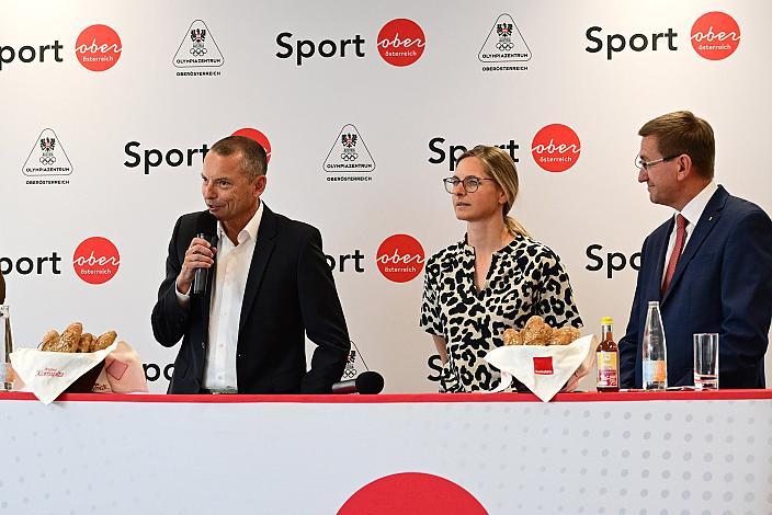 v.l. Alois Badegruber (LRV Oberösterreich) , Helga Mitmasser (Tour - Direktorin), Pressekonferenz Int. Raiffeisen Oberösterreich Rundfahrt (UCI Kat. 2.2), Olympiazentrum Linz