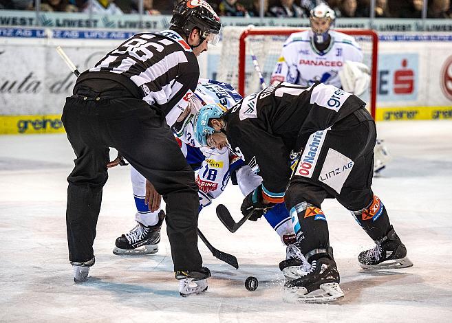 Im Bild: Felix Maxa (EC Panaceo VSV), Justin Florek (EHC Liwest Black Wings Linz) Eishockey,  EHC Liwest Black Wings Linz vs EC Panaceo VSV