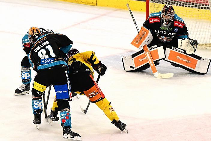 Jeremy Gregoire(spusu Vienna Capitals) vor Tormann Thomas Höneckl (Steinbach Black Wings Linz)   Win2Day ICE Hockey League,  Steinbach Black Wings Linz vs Spusu Vienna Capitals,  Linz AG Eisarena 