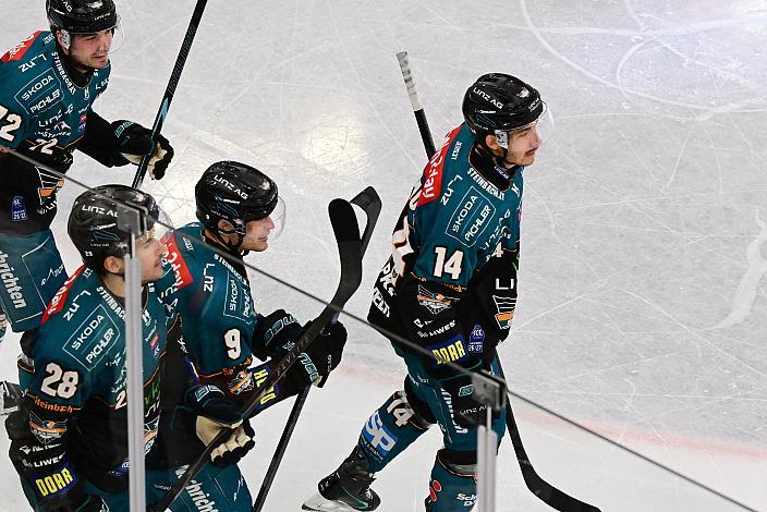 Emil Romig (Steinbach Black Wings Linz) feiert das Tor zum 1 zu 0, 8. Runde ICE, Steinbach Black Wings Linz vs EC KAC, Linz AG Eisarena 