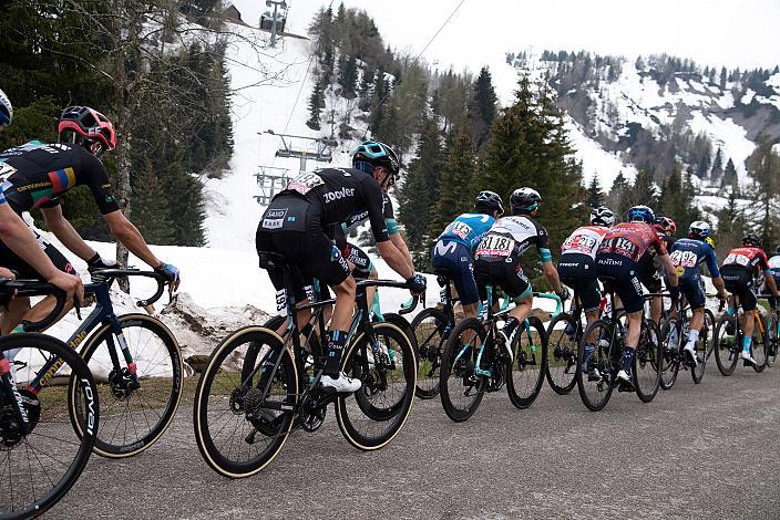 Die Topgruppe klettert auf den Monte Zoncolan. Stage 14 Cittadella - Monte Zoncolan (205km), 104. Giro d Italia, UCI Worl Tour