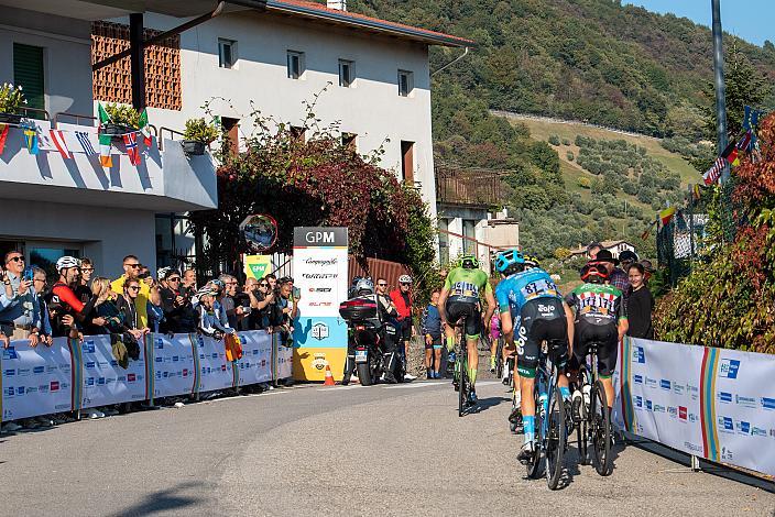 Das Peloton in der Steigung Salita la Rosina, Veneto Classic, UCI 1.1