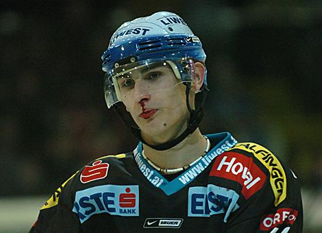 #74 Daniel Oberkofler, EHC Liwest Black Wings beim Bully.