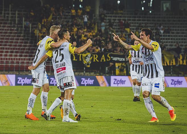James Holland (LASK) und Emanuel Pogatetz (LASK) feiern das 2 zu 0Euroleague Qualifier LASK - Lillestrom