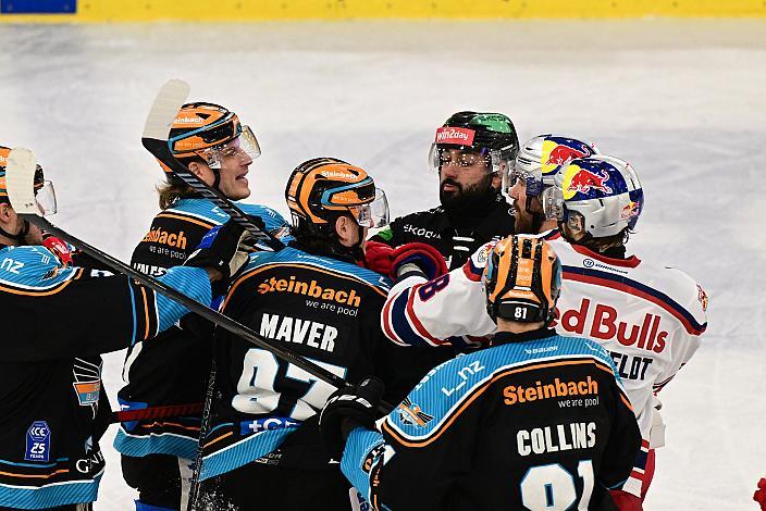  Brian Lebler (Steinbach Black Wings Linz), Luka Maver (Steinbach Black Wings Linz) gegen Paul Stapelfeldt (EC Red Bull Salzburg), Win2Day ICE Hockey League,  Steinbach Black Wings Linz vs EC Red Bull Salzburg,  Linz AG Eisarena 