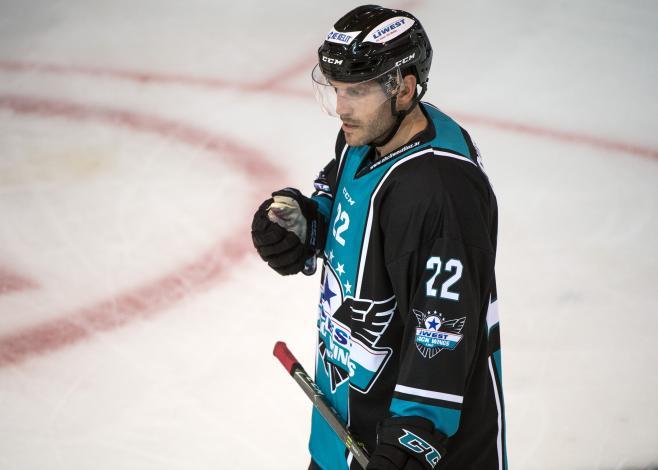 Jake Dowell (EHC Liwest Black Wings Linz)  EHC Liwest Black Wings Linz  vs Straubing Tigers