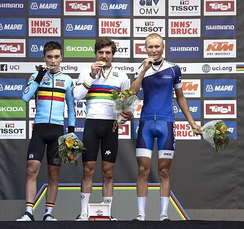 v.l. Bjorg Lambrecht (BEL, 2. Platz, Silbermedaille) Marc Hirschi (SUI, 1. Platz, Goldmedaille), Jaakko HÃ¤nninen (FIN 3. Platz, Bronze Medaille) Strassenrennen, Herren U23