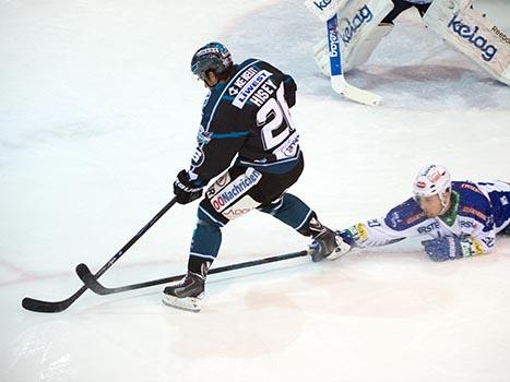 Rob Hisey, Linz und Nico Brunner VSV, EHC Liwest Black Wings Linz vs EC VSV
