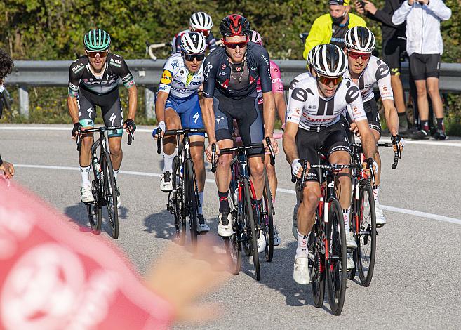 Spitzengruppe mit Tagessieger, Tao Geoghegan Hart (GBR, Ineos Grenadiers), Wilco Kelderman (NED, Team Sunweb), Fausto Masnada (ITA, Deceuninck - Quick Step), Chris Hamilton (AUS, Team Sunweb) an der Spitze Stage 15,  Base Aerea Rivolto  ›  Piancavallo   (185k) 15. Etappe, 103. Giro d Italia 