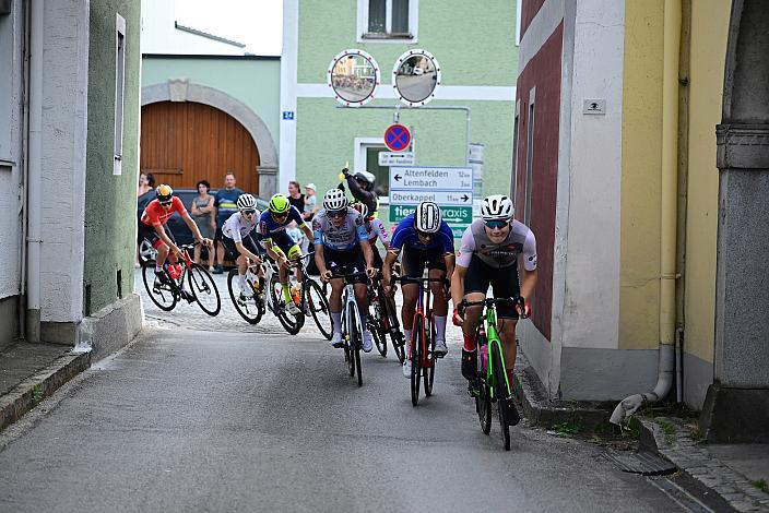 Das Peloton mit Valentin Poschacher (AUT, Regionalteam Oberösterreich) 2. Etappe Sarleinsbach - Sarleinsbach, Int. Oberösterreichische Versicherung OÖ Junioren Oberösterreich Rundfahrt