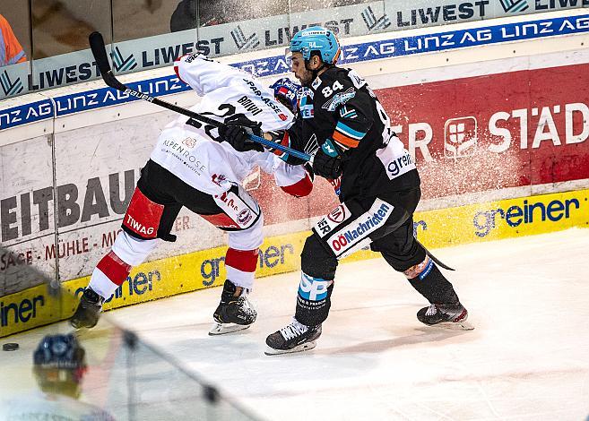 Im Bild: Dragan Umicevic (EHC Liwest Black Wings Linz), Michael Boivin (HC TWK Innsbruck  Die Haie) Eishockey,  EHC Liwest Black Wings Linz vs HC TWK Innsbruck