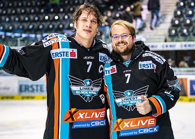 Brian Lebler (EHC Liwest Black Wings Linz) mit Fan,  Eishockey,  EHC Liwest Black Wings Linz vs AV 19 Szekesfehervar