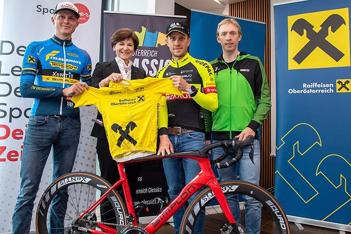 v.l. Moran Vermeulen (AUT, Team Felbermayr Simplon Wels), Michaela Keplinger-Mitterlehner (RLB OÖ, Generaldirektor Stellvertreterin), Riccardo Zoidl (AUT, Team Vorarlberg), Roland Köhler (Hrinkow Advarics), Pressekonferenz Int. Raiffeisen Oberösterreich Rundfahrt (UCI Kat. 2.2), Olympiazentrum Linz  