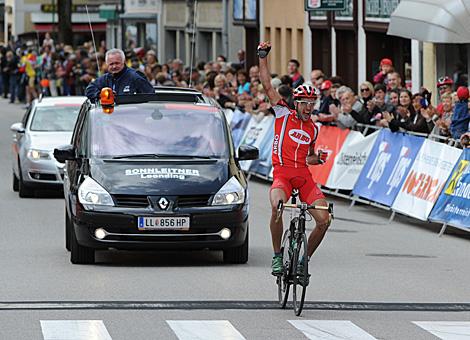 Markus Eibegger, Team Arboe Oesterreich feiert seinen Etappensieg.