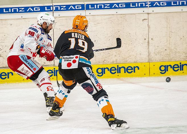 Andrew Kozek (Steinbach Black Wings 1992), Thomas Koch (EC KAC), Black Wings Linz vs  EC KAC,  Eishockey, Bet at Home ICE Hockey League