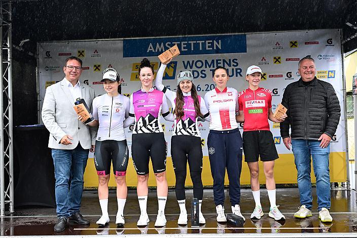 v.l. Bürgermeister Christian Haberhauer, Amstetten, 4. Platz Elisa Winter (AUT, Union Raiffeisen Radteam Tirol),  2.  Nikola Bajgerova (CZE, MAT Atom Deweloper Wroclaw), Siegerin Katarzyna Wilkos (POL, MAT Atom Deweloper Wroclaw), 3. Platz  MATULA Alicja (POL, Poland), 5. Viktoria Chladonova (SVK), Amstetten. 3. Etappe Sportland NOE WOMENS  KIDS Tour