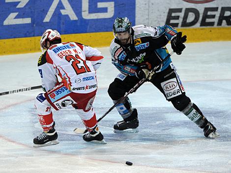 Pat Leahy, Linz und Manuel Geier, KAC, EHC Liwest Black Wings Linz vs. EC KAC Finale 1