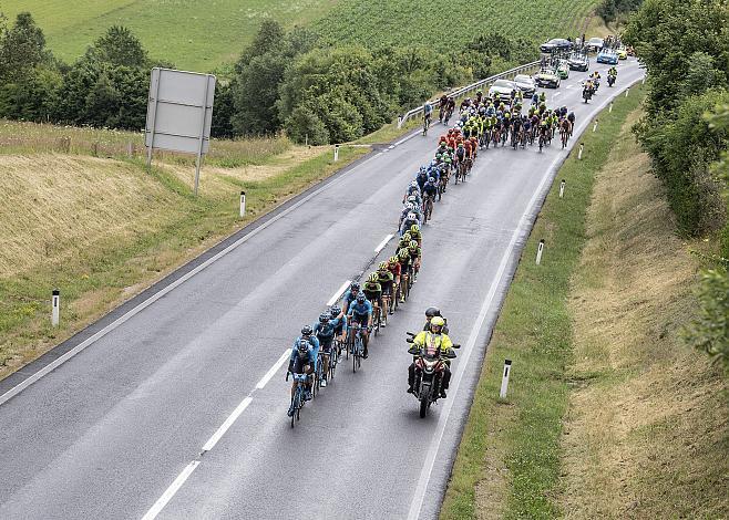Das Feld bei Bad Leonfelden, 1.Etappe, Grieskirchen - Freistadt, 71. Ã–sterreich Rundfahrt, Tour of Austria (UCI 2.1)