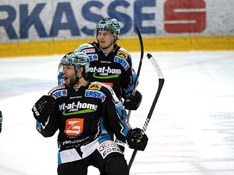 Adrian Veideman, Linz jubelt, EHC Liwest Black Wings Linz vs. HDD Tilia Olimpija Ljubljana, 3. Semifinale