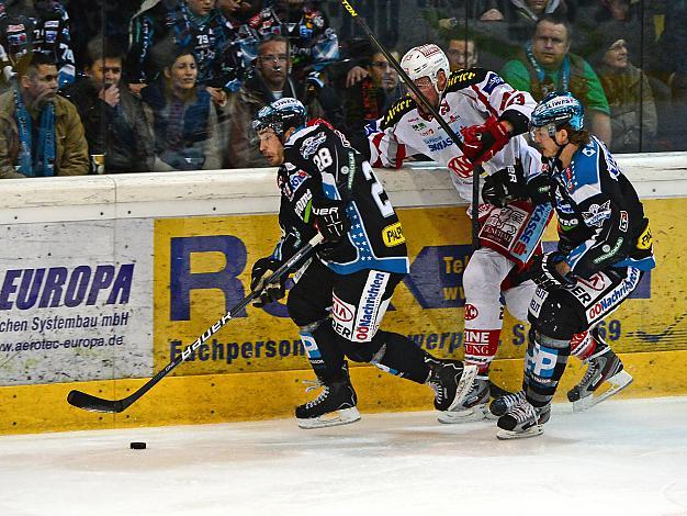 Mike Ouellette und Brian Lebler (Liwest Black Wings Linz) und Mike Siklenka (EC KAC), EHC Liwest Black Wings Linz vs EC KAC, Play-Offs, Semifinale 